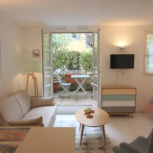 Le 7 Augustin Apartment